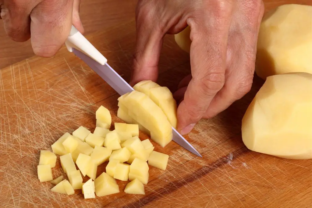 Hur man tärnar potatis?