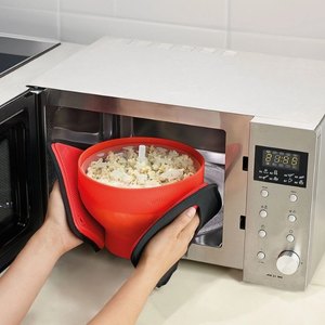 Mikrovågsugns-poppare för popcorn som en smart kökspryl.